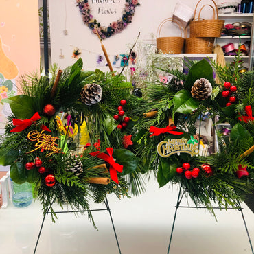 Mini Christmas Wreath with Stand