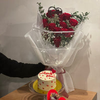 Valentine's Flower & Cake Set Bouquet